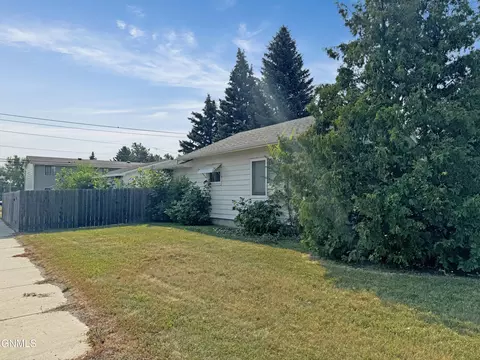 1916 University Ave, Williston, ND 58801 photo 3