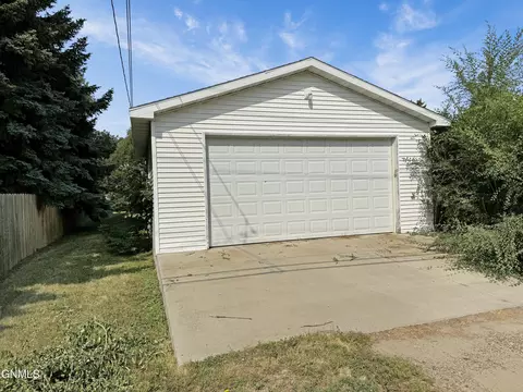 1916 University Ave, Williston, ND 58801 photo 6