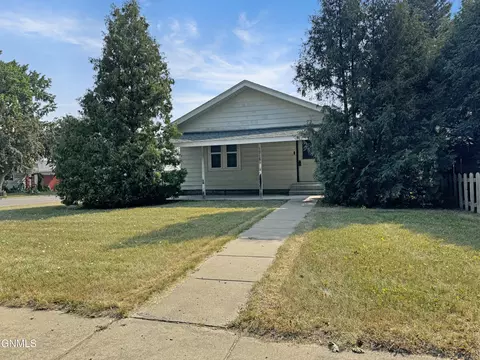 1916 University Ave, Williston, ND 58801 photo 2