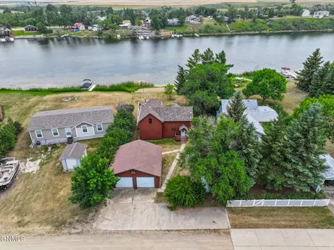 271 Blacktail Dr, Williston, ND 58801 photo 4