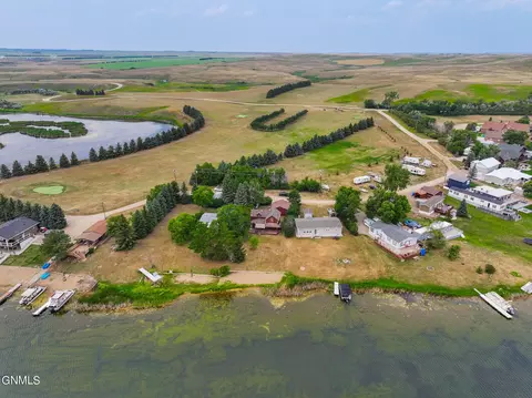 271 Blacktail Dr, Williston, ND 58801 photo 8