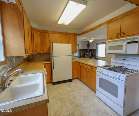 271 Blacktail Dr, Williston, ND 58801 photo 13