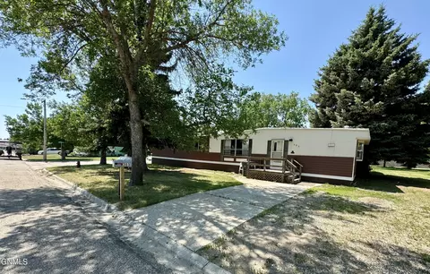 303 5th St NE, Crosby, ND 58730