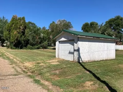 804 North Ave, Hebron, ND 58638 photo 2