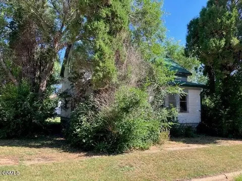 804 North Ave, Hebron, ND 58638 photo 3