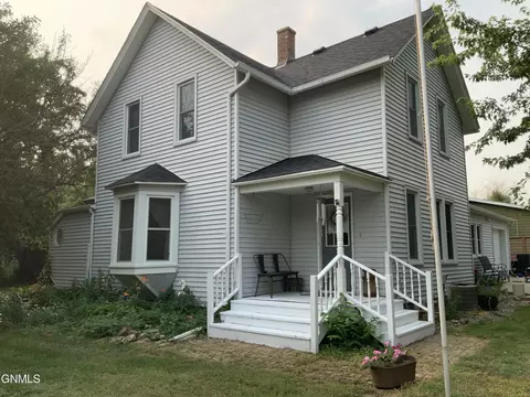 303 Park St, Hebron, ND 58638
