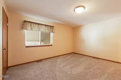 3013 Buckskin Rd SE, Mandan, ND 58554 photo 15