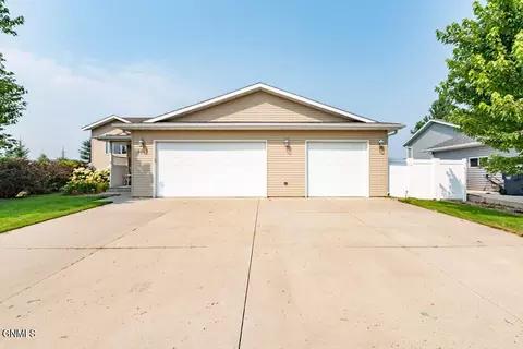3013 Buckskin Rd SE, Mandan, ND 58554 photo 2