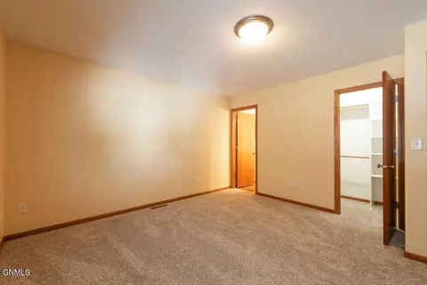 3013 Buckskin Rd SE, Mandan, ND 58554 photo 16