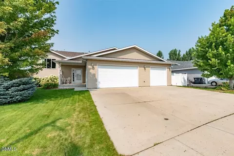 3013 Buckskin Rd SE, Mandan, ND 58554