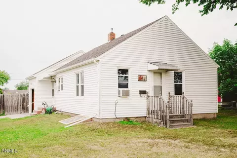 624 11th Ave SE, Jamestown, ND 58401