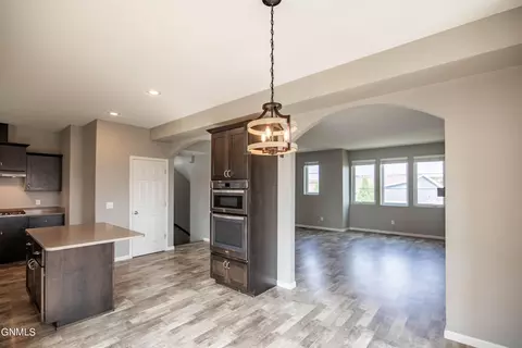 3200 Kenner Loop, Bismarck, ND 58504 photo 10