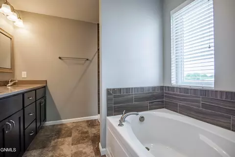 3200 Kenner Loop, Bismarck, ND 58504 photo 37