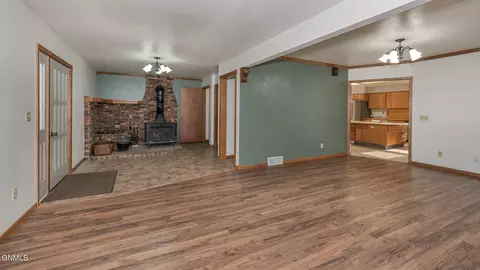 Living - 901 Arthur St, Stanton, ND 58571 photo 2 of 3