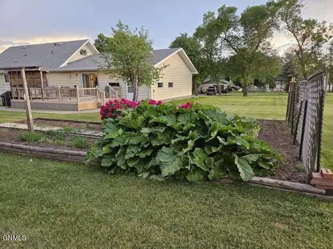 Exterior - 901 Arthur St, Stanton, ND 58571 photo 8 of 10
