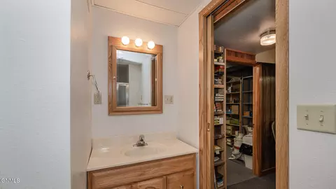 Bath - 901 Arthur St, Stanton, ND 58571 photo 5 of 6