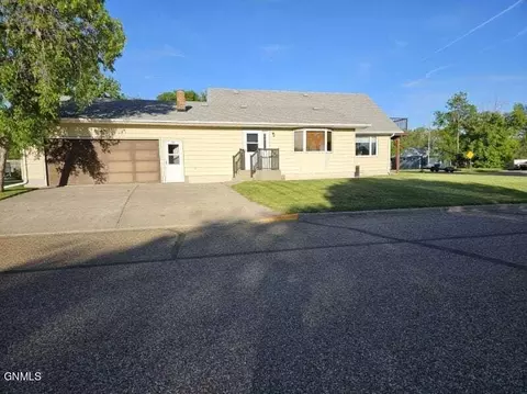 901 Arthur St, Stanton, ND 58571