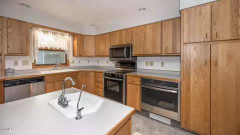 Kitchen - 901 Arthur St, Stanton, ND 58571 photo 2 of 5