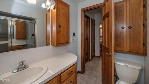 Bath - 901 Arthur St, Stanton, ND 58571 photo 2 of 6