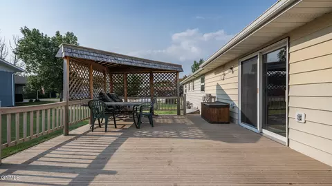 Exterior - 901 Arthur St, Stanton, ND 58571 photo 3 of 10