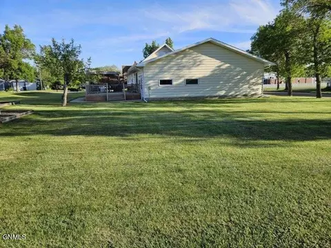 Exterior - 901 Arthur St, Stanton, ND 58571 photo 7 of 10
