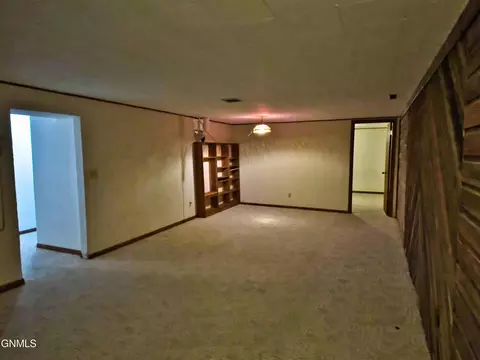 1519 10th Ave W, Williston, ND 58801 photo 25