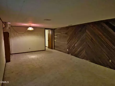 1519 10th Ave W, Williston, ND 58801 photo 24