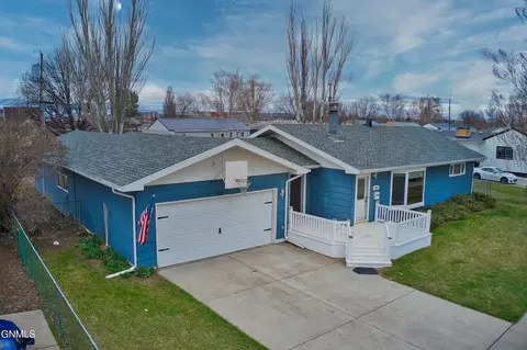 1519 10th Ave W, Williston, ND 58801