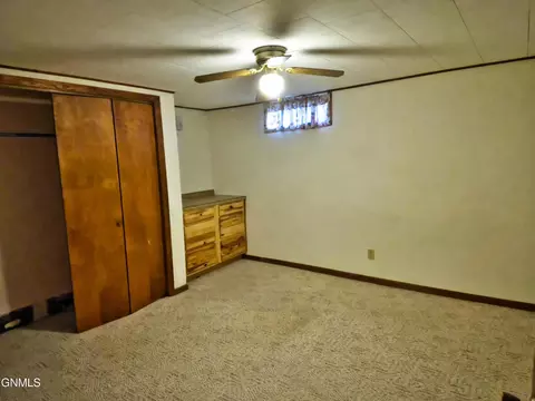 1519 10th Ave W, Williston, ND 58801 photo 27