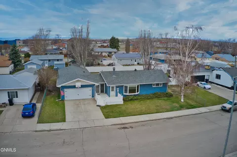 1519 10th Ave W, Williston, ND 58801 photo 3