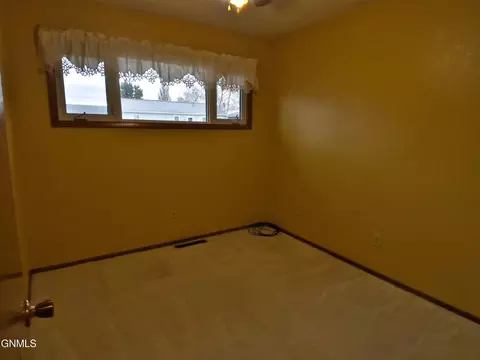 1519 10th Ave W, Williston, ND 58801 photo 16