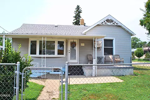 201 12th Ave SW, Mandan, ND 58554