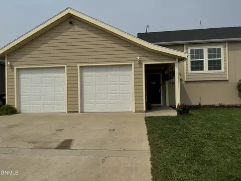 326 25th Ave NE, Watford City, ND 58854