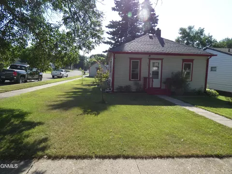 321 2nd St NW, Linton, ND 58552 photo 1