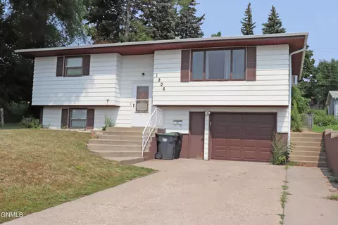 1206 2nd St NE, Mandan, ND 58554