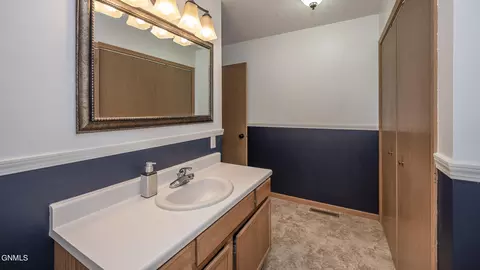 112 Sturgis Loop, Lincoln, ND 58504 photo 32