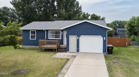 112 Sturgis Loop, Lincoln, ND 58504