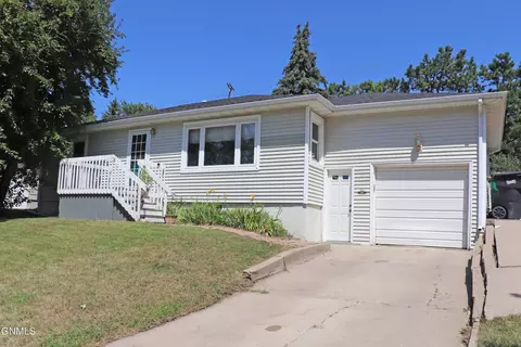 613 Crescent Ln, Bismarck, ND 58501 photo 52