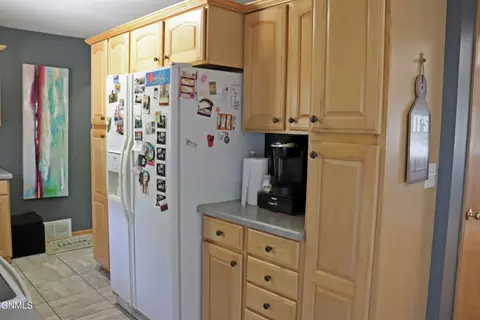 613 Crescent Ln, Bismarck, ND 58501 photo 12