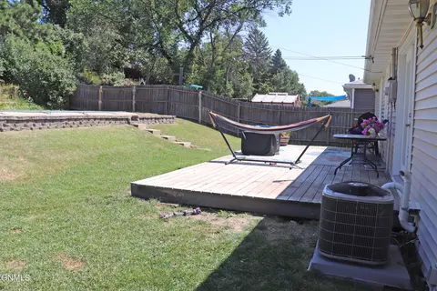 613 Crescent Ln, Bismarck, ND 58501 photo 50