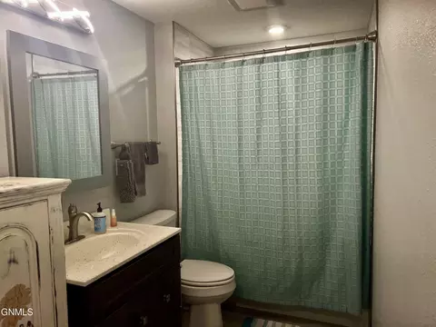 Bath - 1501 Main St, Williston, ND 58801 photo 1 of 2