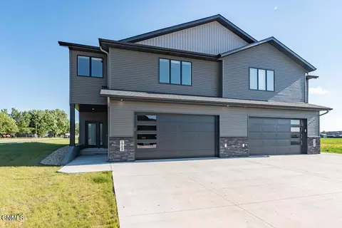 1702 Heart Ridge Loop SE, Mandan, ND 58554
