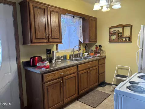 Kitchen - 1216 E Ridge Court Ct, Williston, ND 58801 photo 2 of 2
