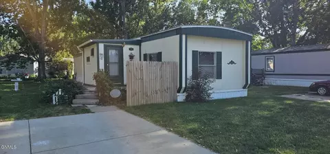 611 Yorkshire Ln, Bismarck, ND 58504