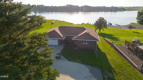 2991 E Lakeside Rd, Jamestown, ND 58401