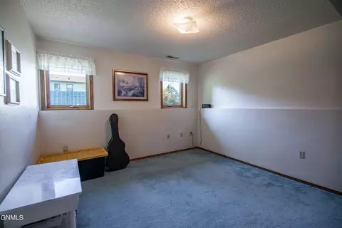 201 Laredo Dr, Bismarck, ND 58504 photo 33