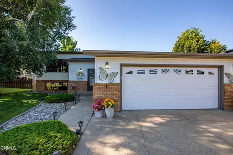 201 Laredo Dr, Bismarck, ND 58504 photo 9