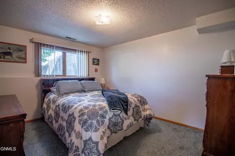 201 Laredo Dr, Bismarck, ND 58504 photo 35
