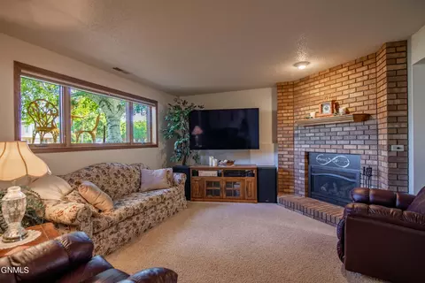 201 Laredo Dr, Bismarck, ND 58504 photo 8