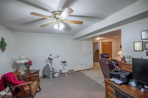 201 Laredo Dr, Bismarck, ND 58504 photo 30